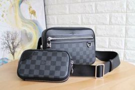 Picture of LV Mens Bags _SKUfw133561248fw